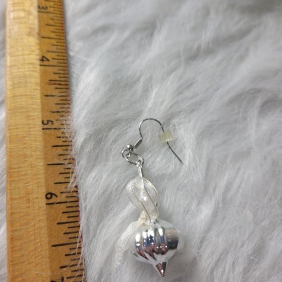 Handmade Christmas Ornament Earrings Green and Silver - Picture 2 of 2